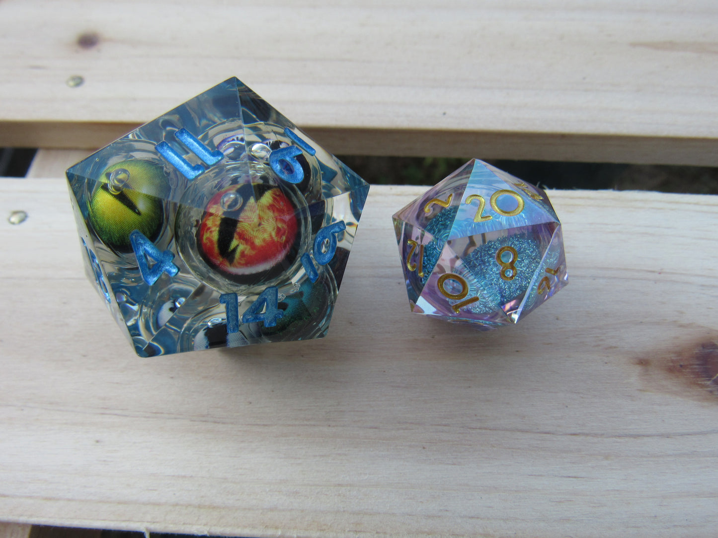 Beholder Eyes Liquid Core Large D20