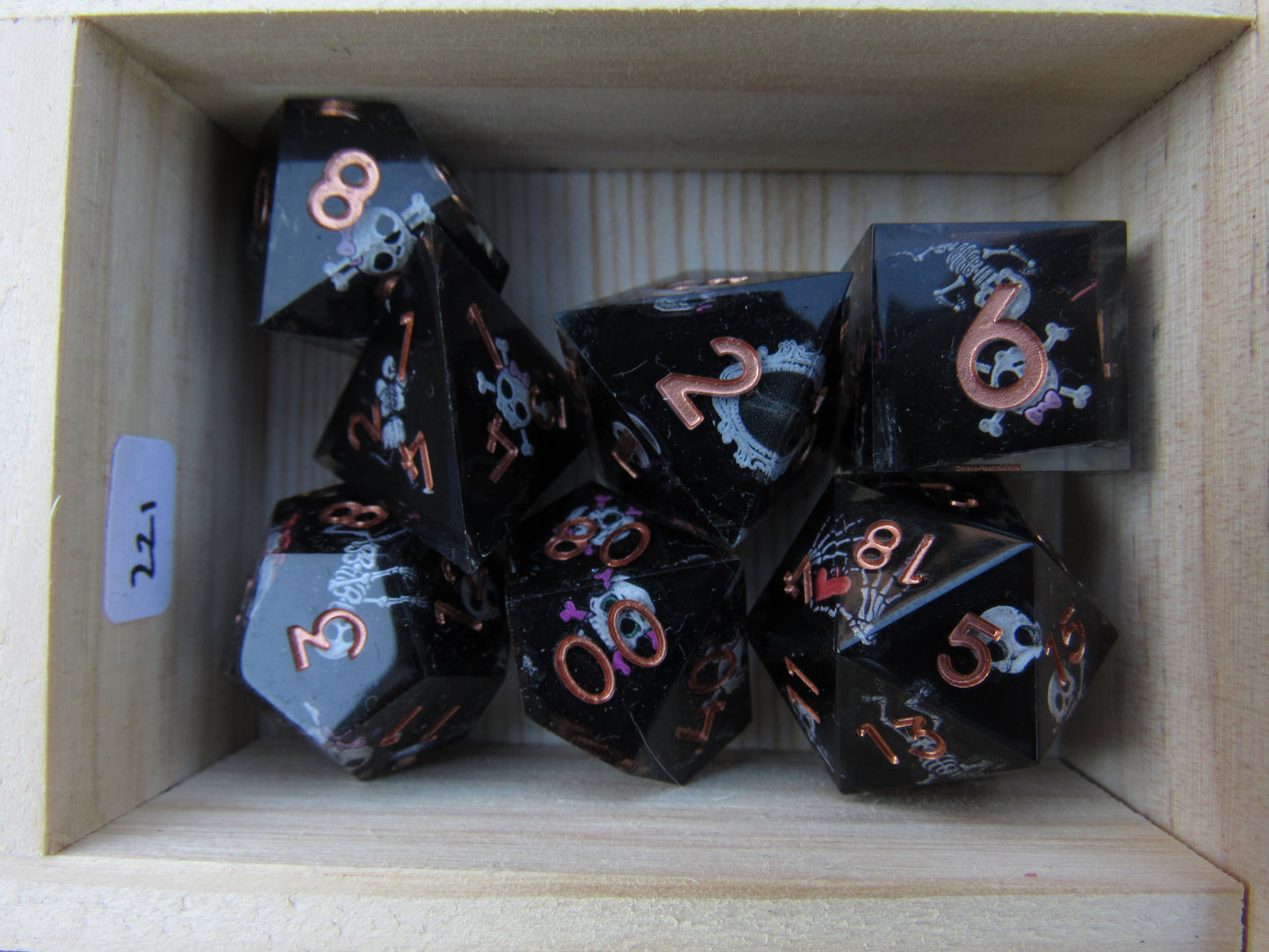 Skull Sharp Resin Dice