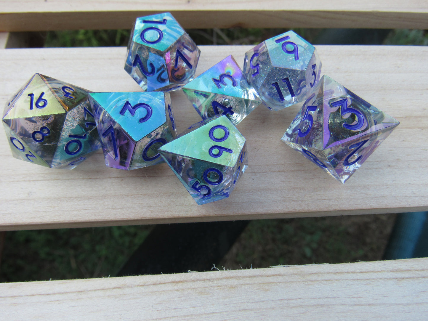 Transparent Dark Liquid Core Sharp Resin Dice