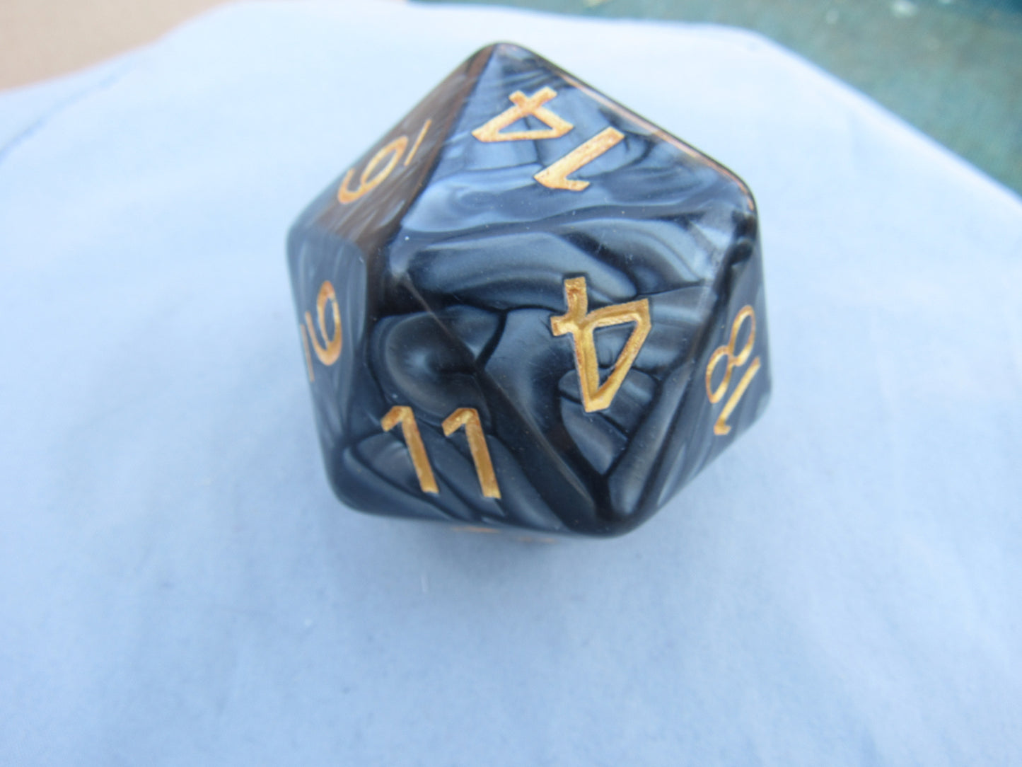 Giant Black Pearl D20