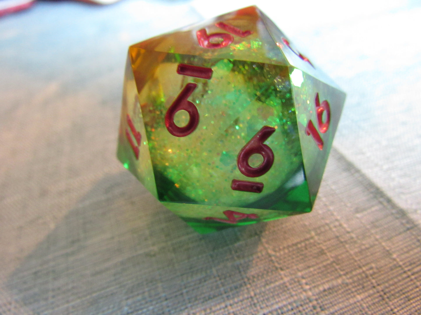 Glitter Liquid Core Resin D20 (Large - 33mm)