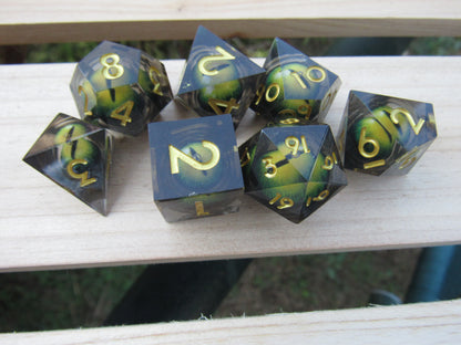 Dark Green Eyeball Liquid Core Sharp Resin Dice