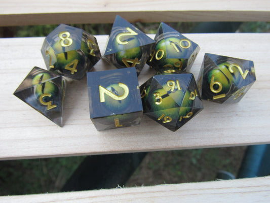 Dark Green Eyeball Liquid Core Sharp Resin Dice