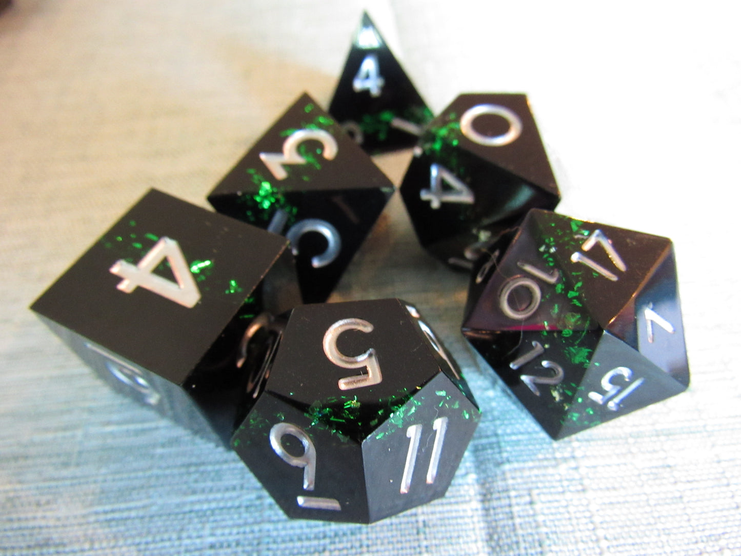 Glitter Color Band Sharp Resin Dice Set