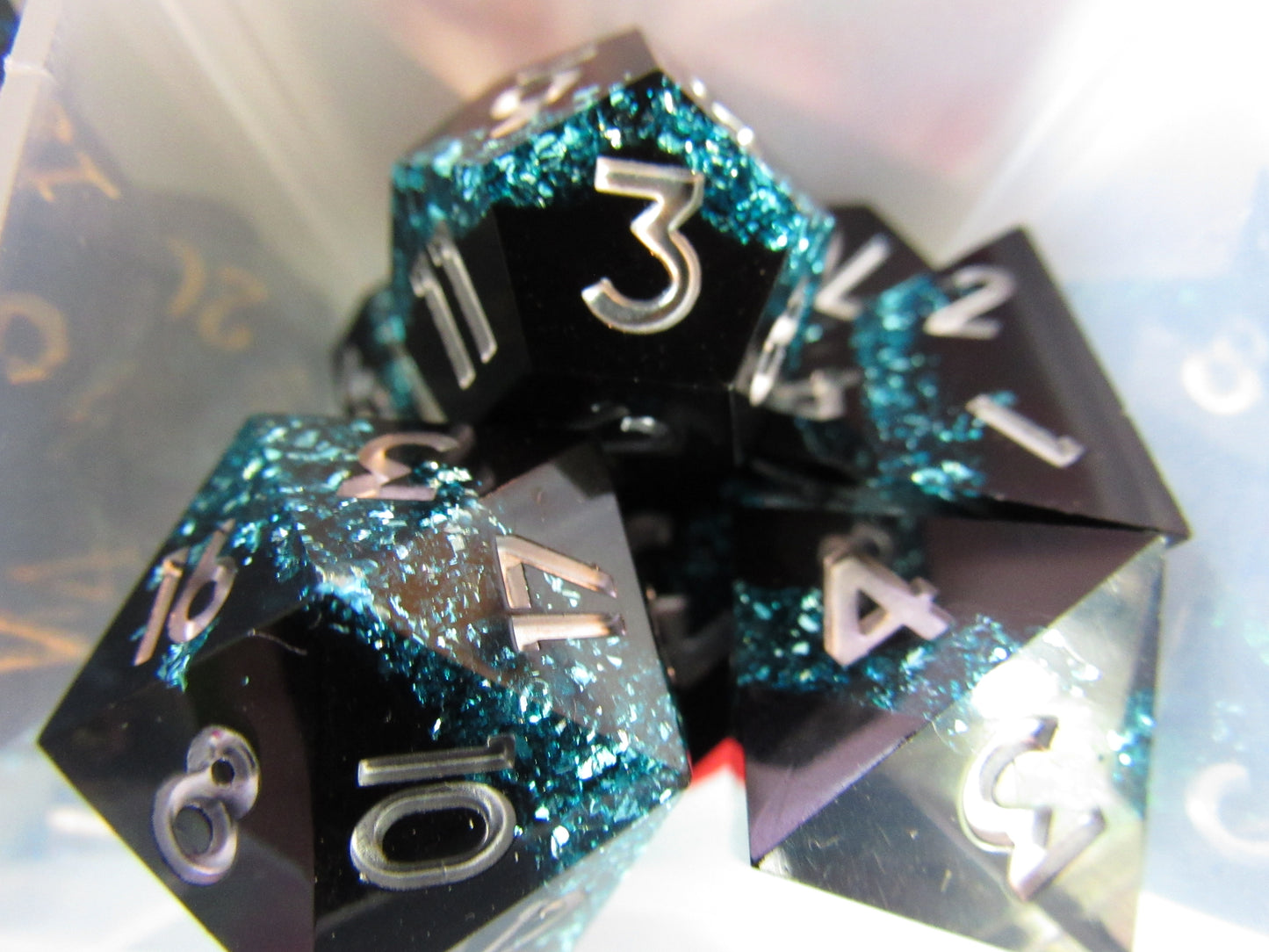 Glitter Color Band Sharp Resin Dice Set