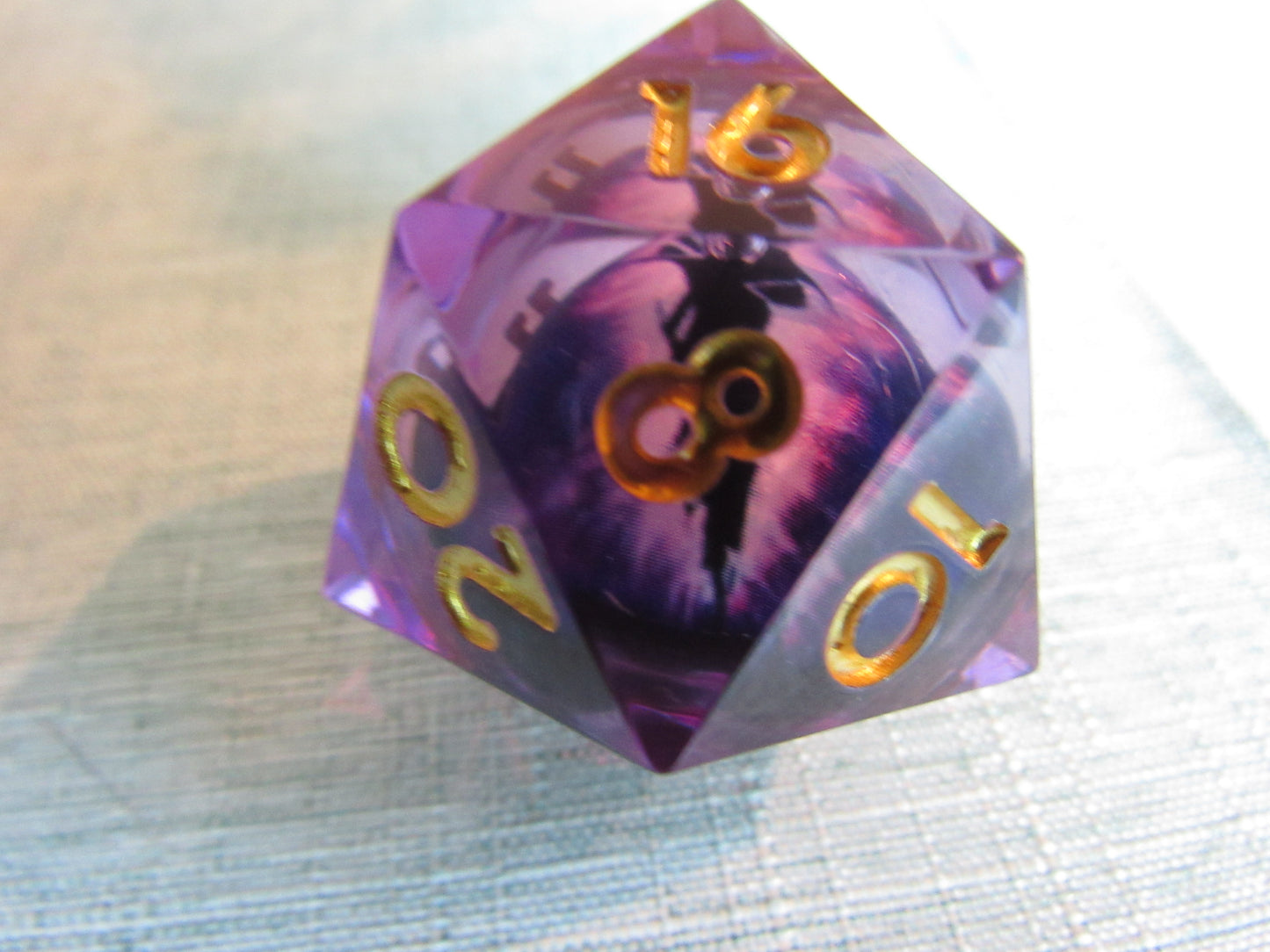 Dragon Eye Liquid Core Resin D20 (Large - 33mm)