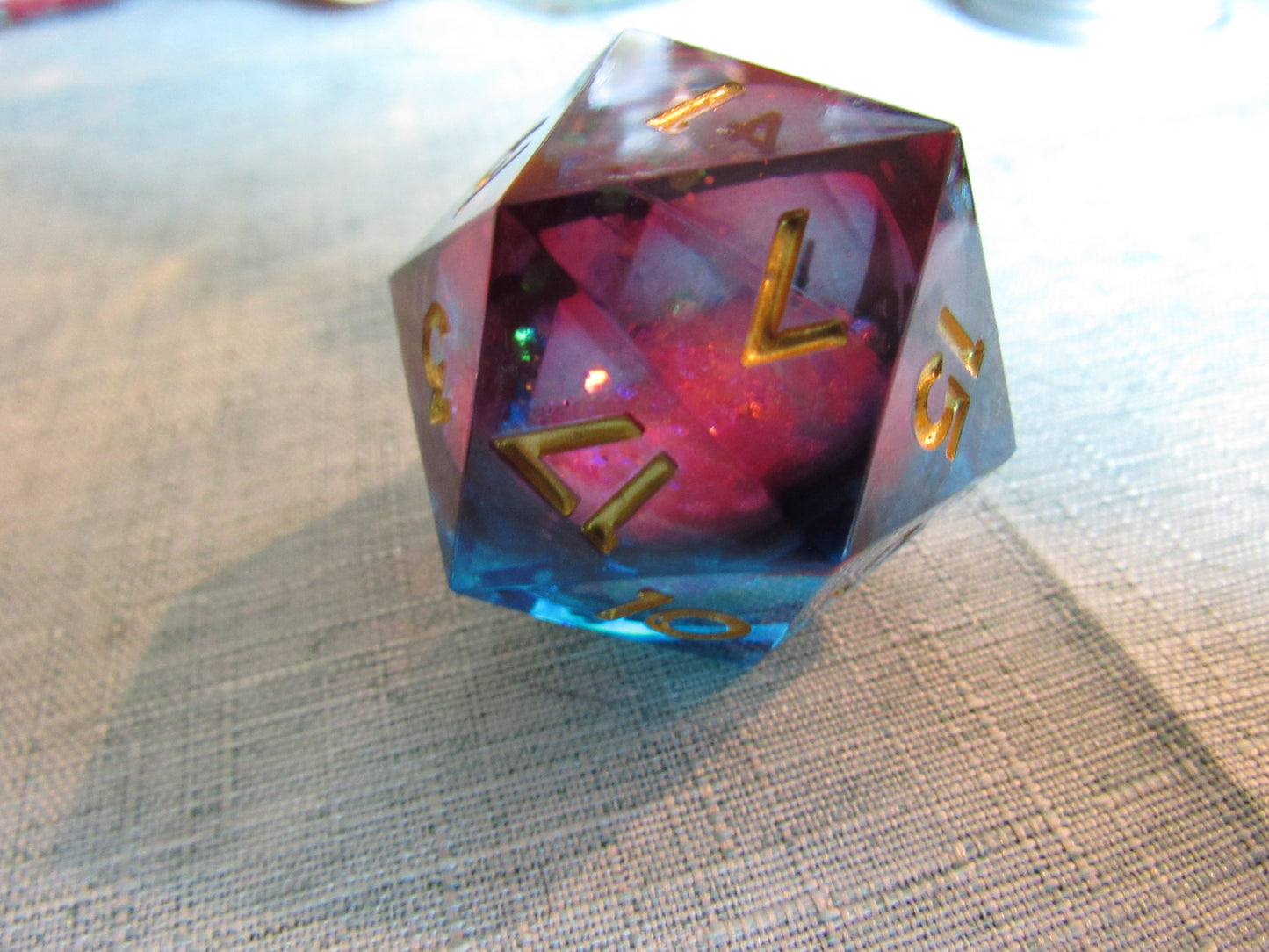 Glitter Liquid Core Resin D20 (Large - 33mm)