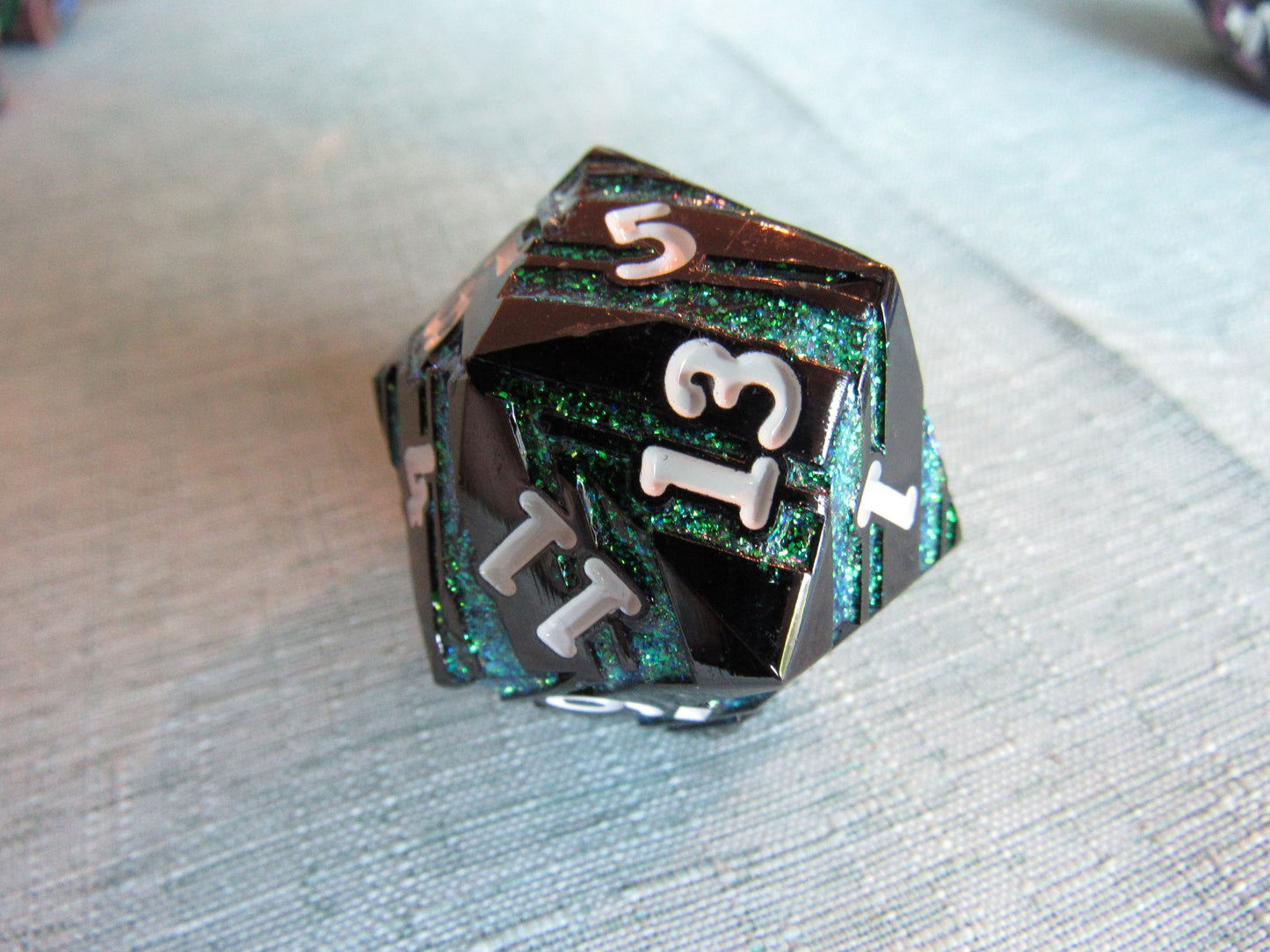 Stripe D20 (Large - 33mm)
