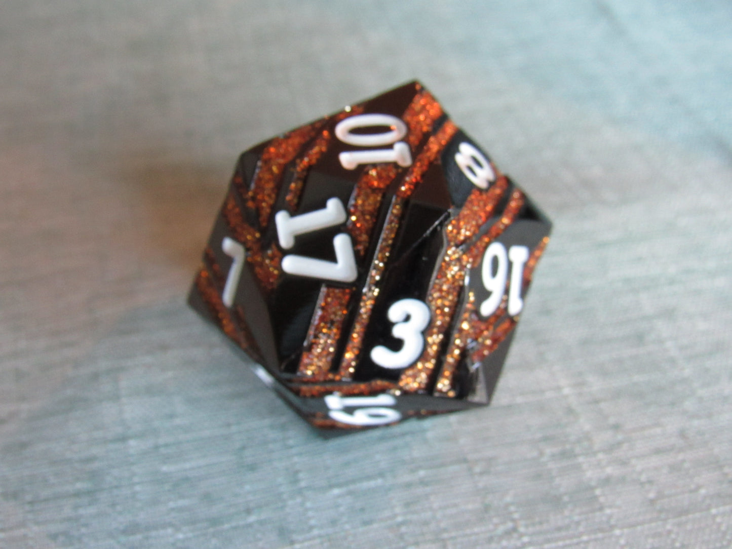 Stripe D20 (Large - 33mm)