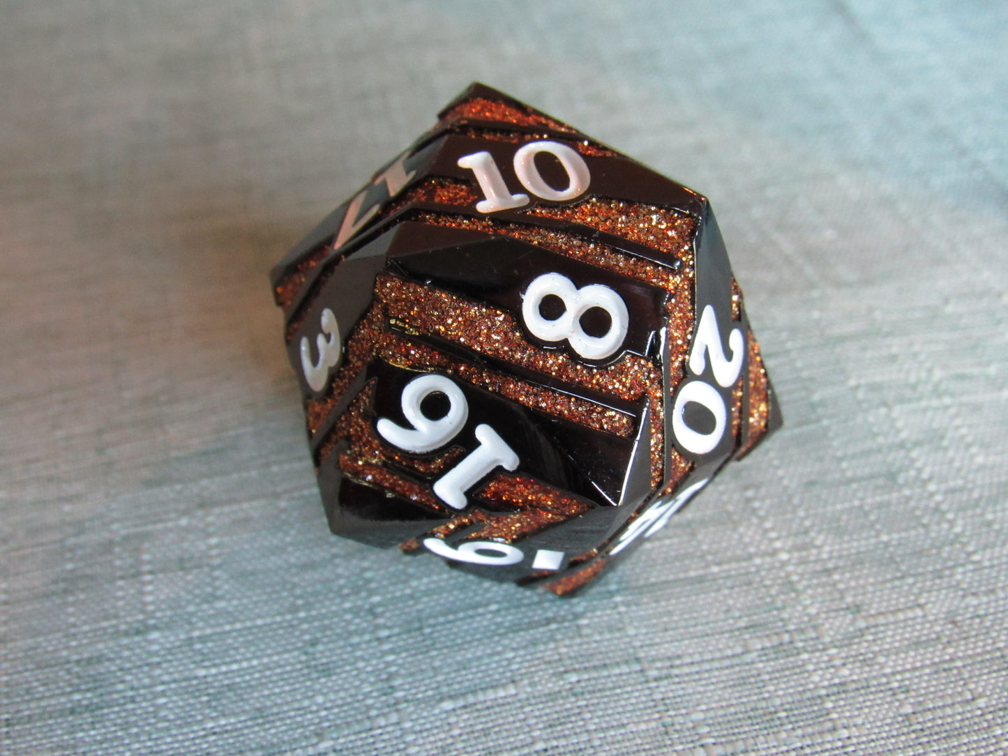 Stripe D20 (Large - 33mm)