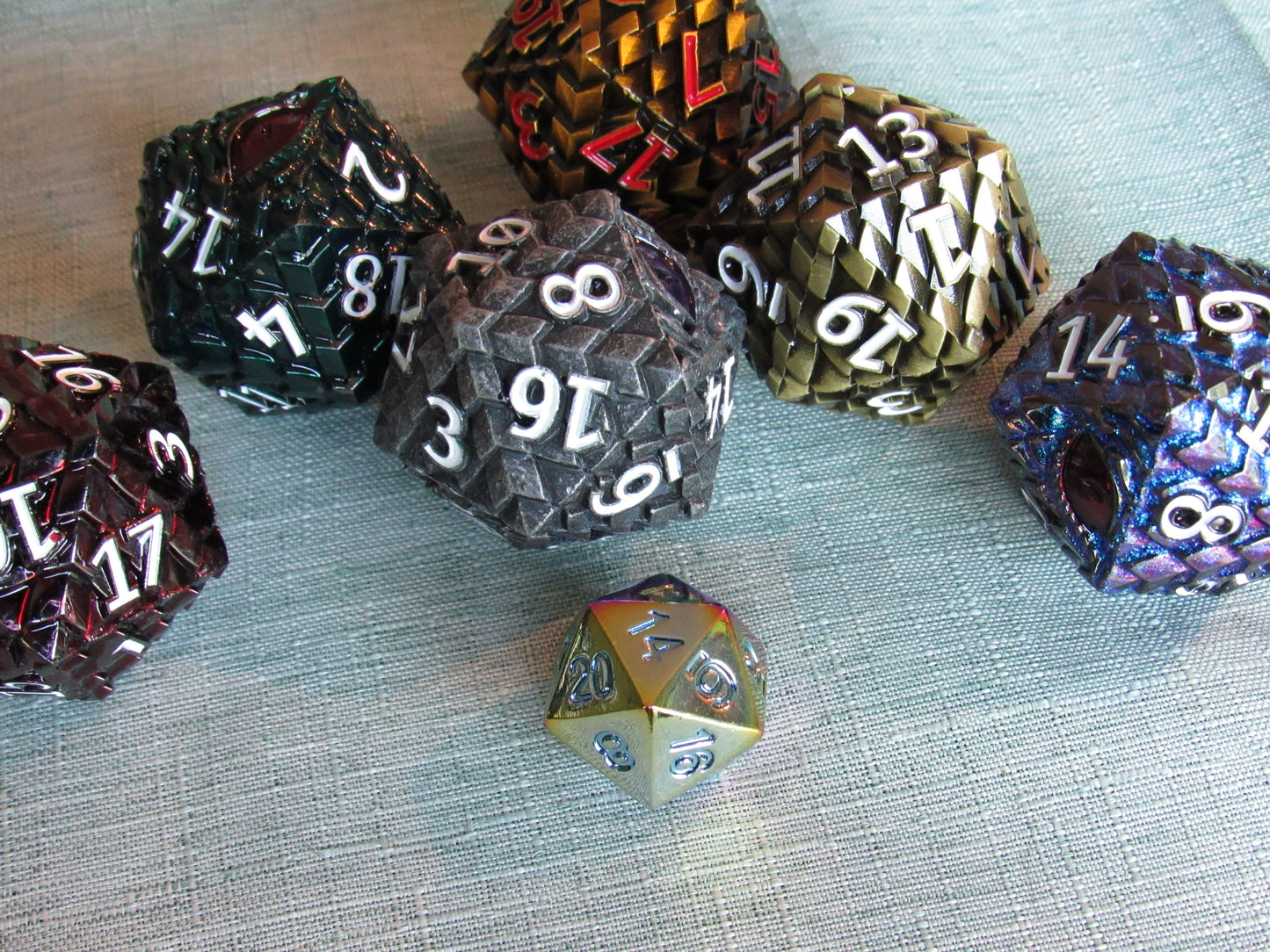 Dragon Scale D20 (Large - 33mm)