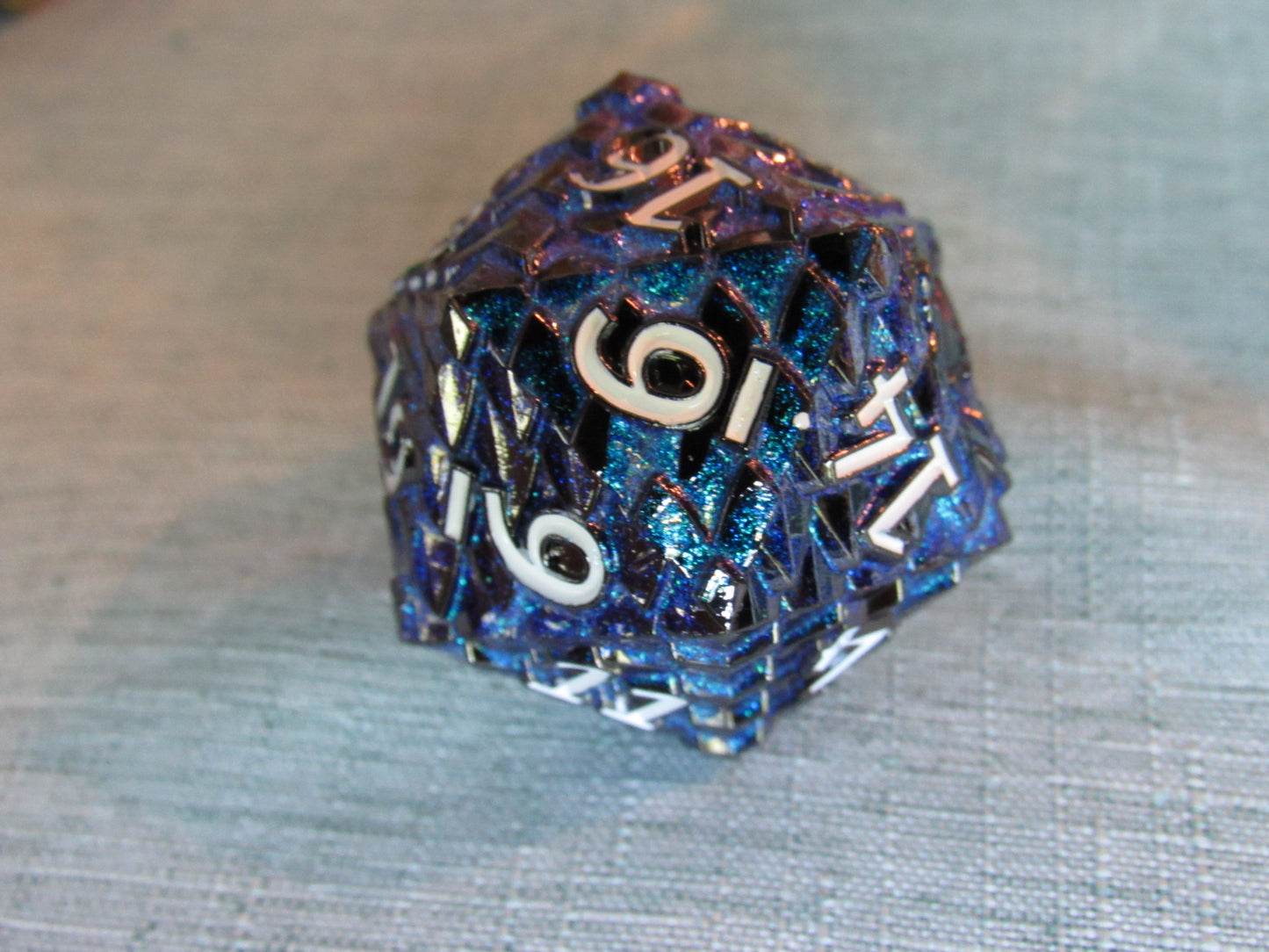 Dragon Scale D20 (Large - 33mm)