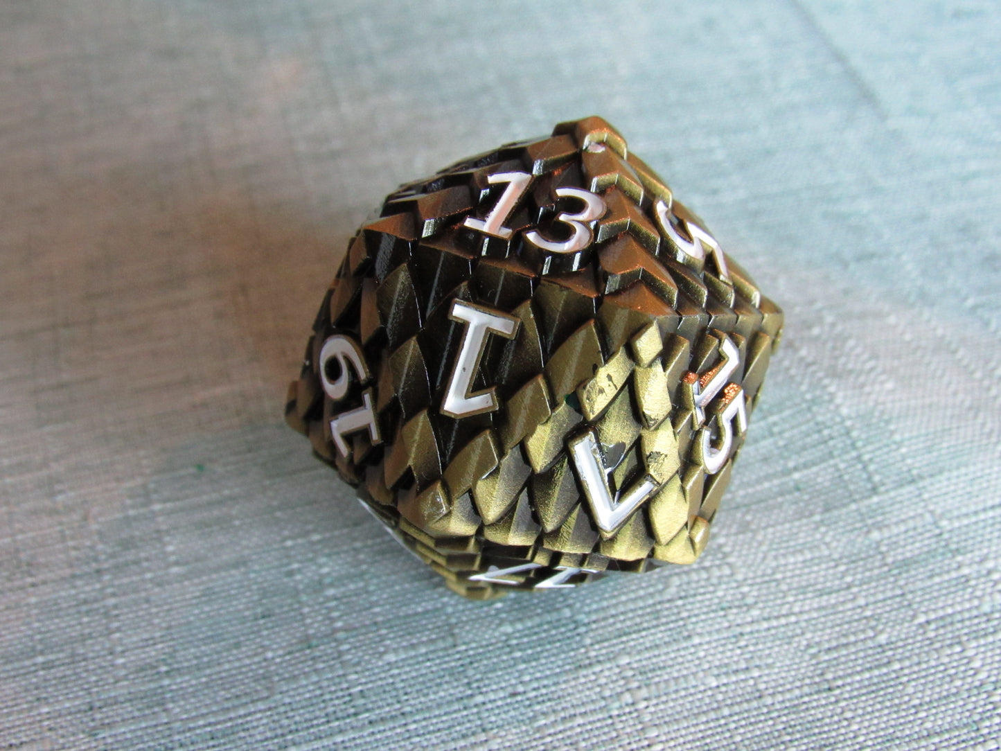 Dragon Scale D20 (Large - 33mm)