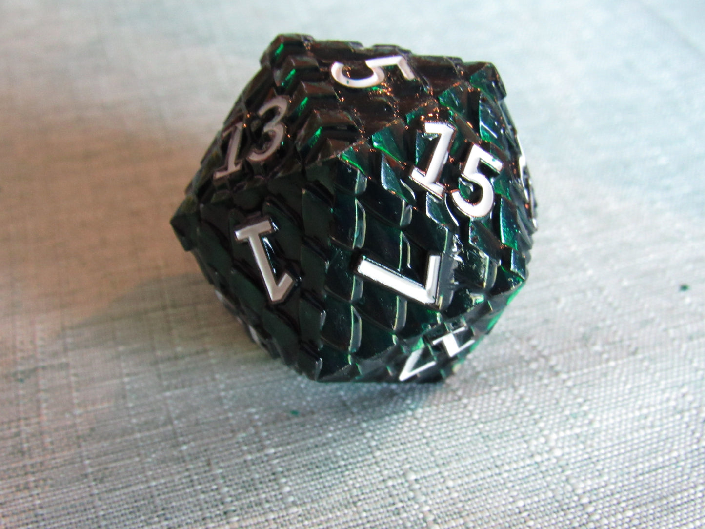 Dragon Scale D20 (Large - 33mm)